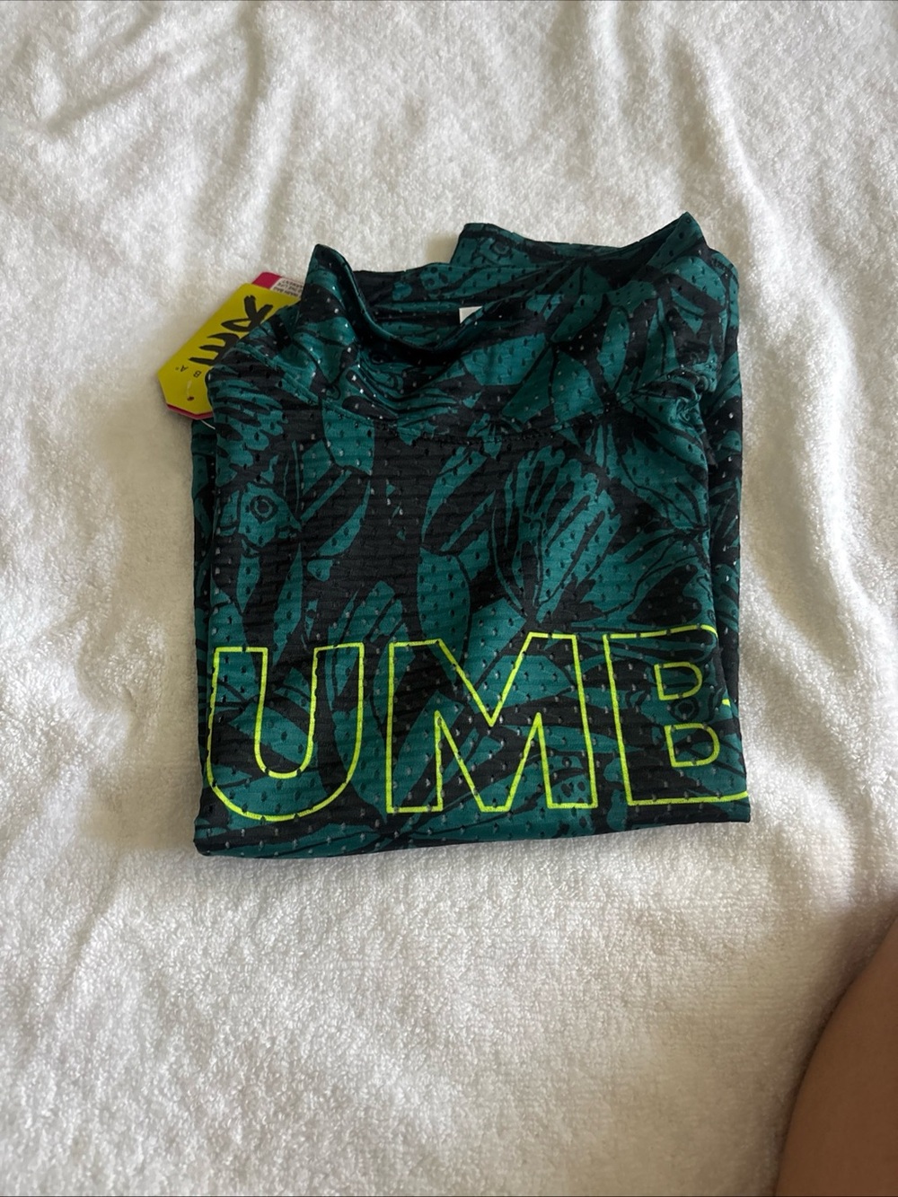 Zumba Fitness Teal and Black Leaf-Print High Neck Crop Top with Neon Yellow Logo - Picture 2 of 2